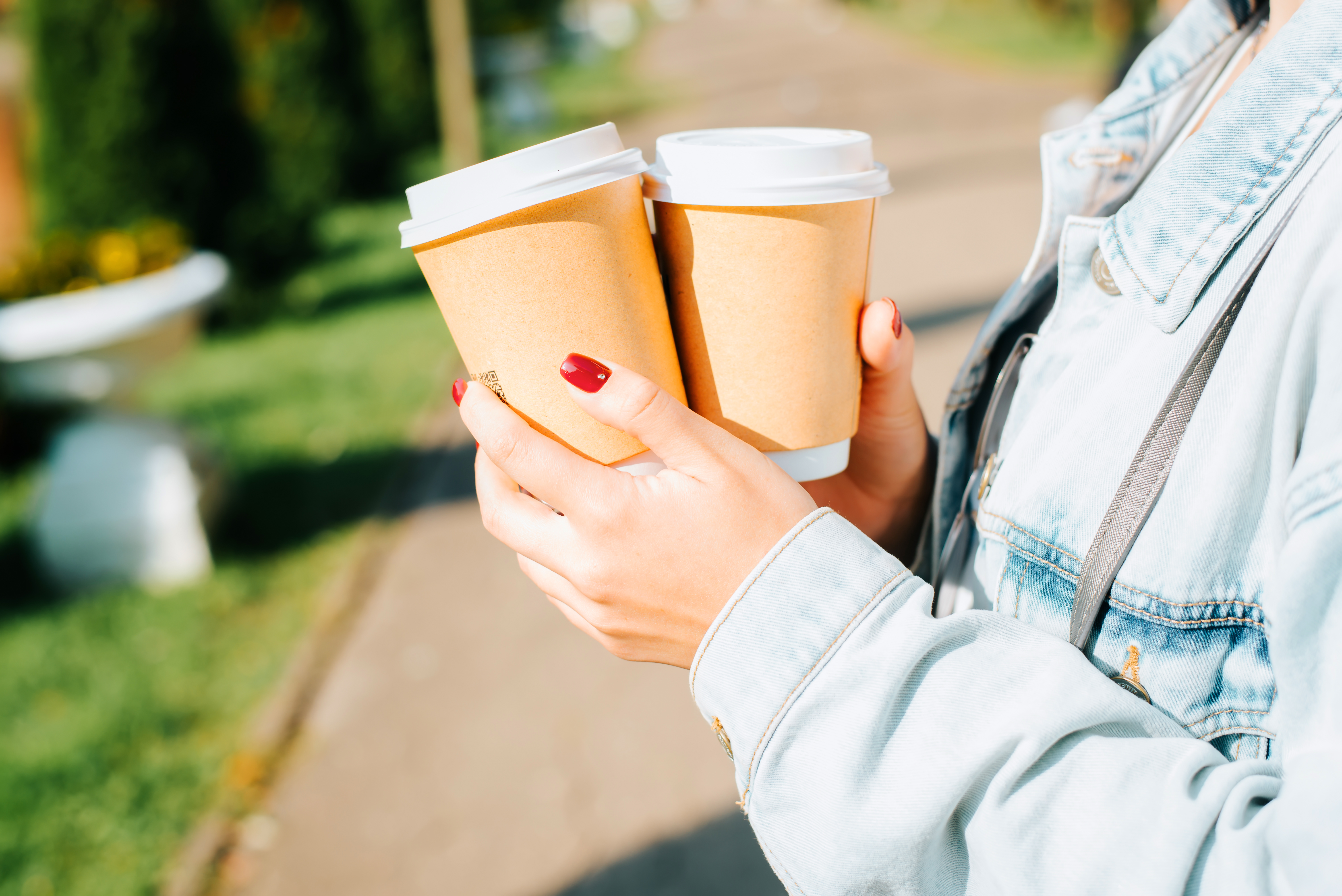 What Cafés Should Consider When Selecting Takeaway Coffee Cups